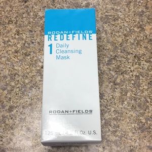 Rodan and fields redefine daily cleansing mask